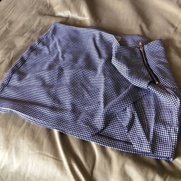 Guess mini skirt - Picture 3 of 5